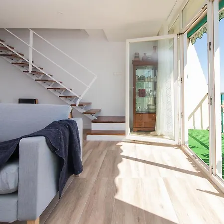 C31 - Sea View Sunny Duplex *